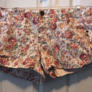 Mossimo supply company/White flower shorts